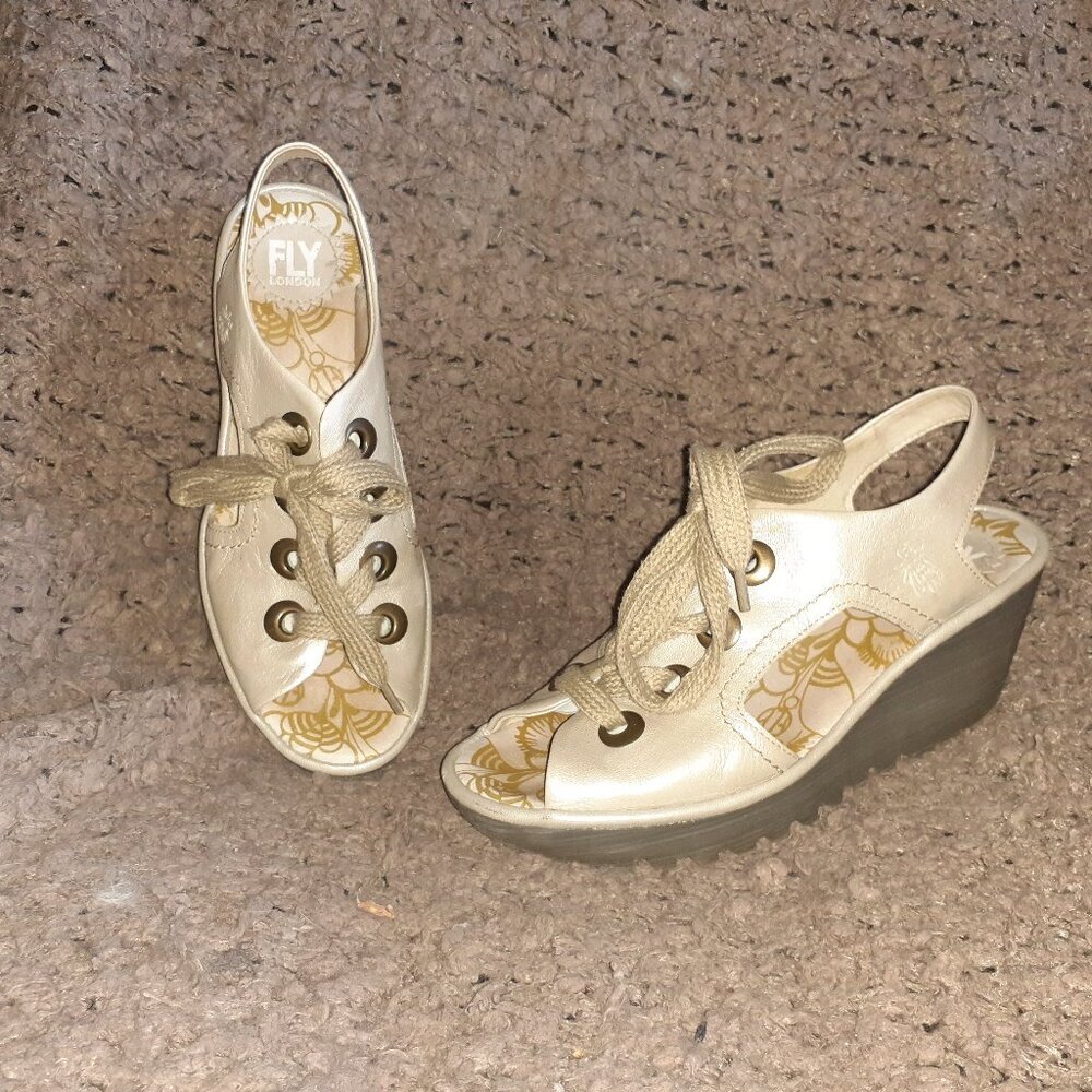 FLY LONDON-Ylva-Pearlescent Beige Leather Lace Up Wedge-Sz 38-7.5-Excellent